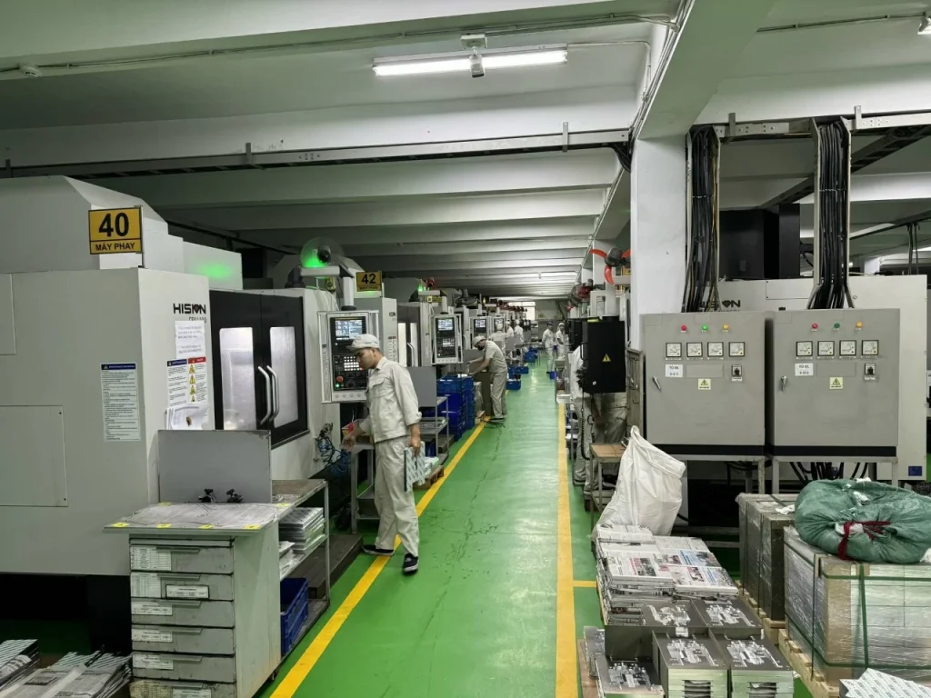 Nhà máy gia công chi tiết sử dụng máy CNC HISION